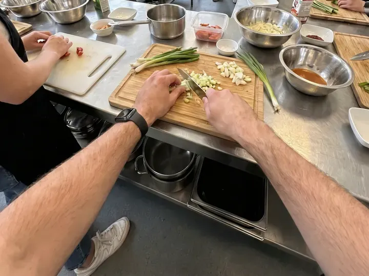Hands chopping chives on the counter